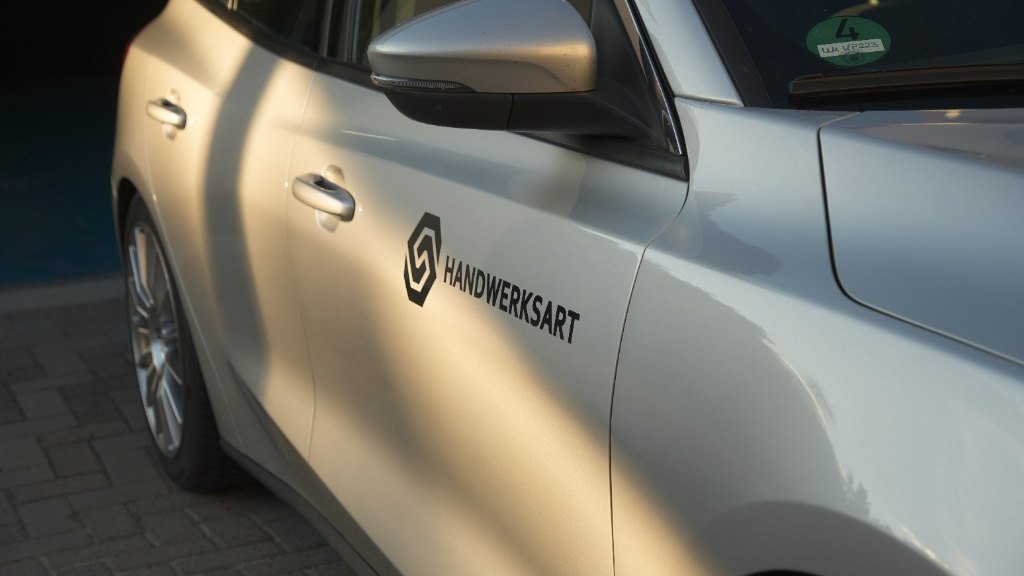 HandwerksArt-Fahrzeug vor Ort bei der Implementierung
